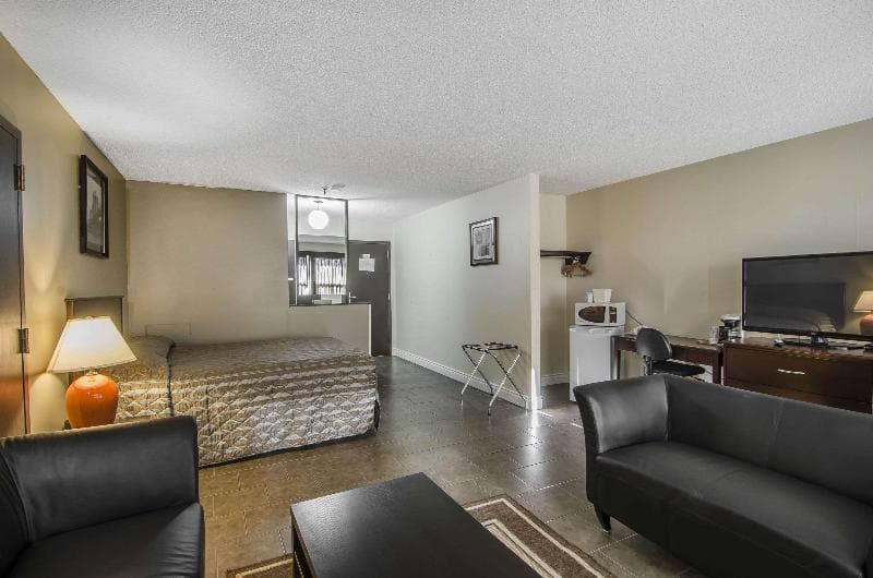Econo Lodge Lloydminster 2