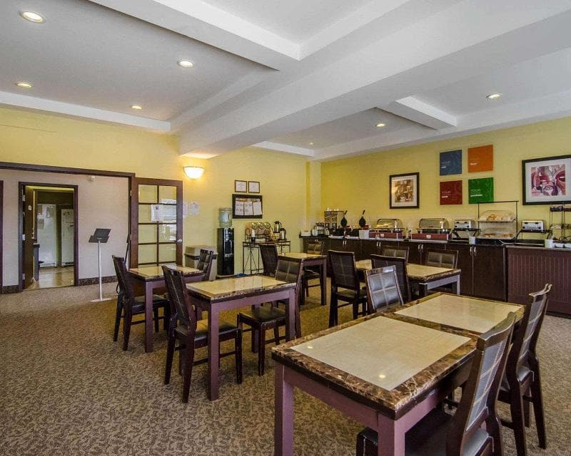Comfort Inn 3