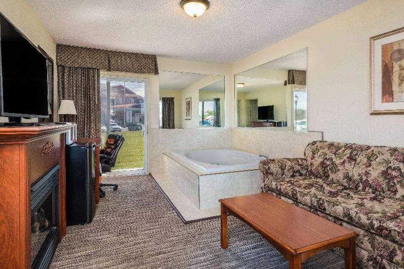 Travelodge by Wyndham Gananoque 2
