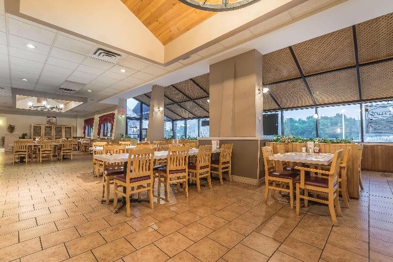 Jolly Roger Inn & Resort photo 1