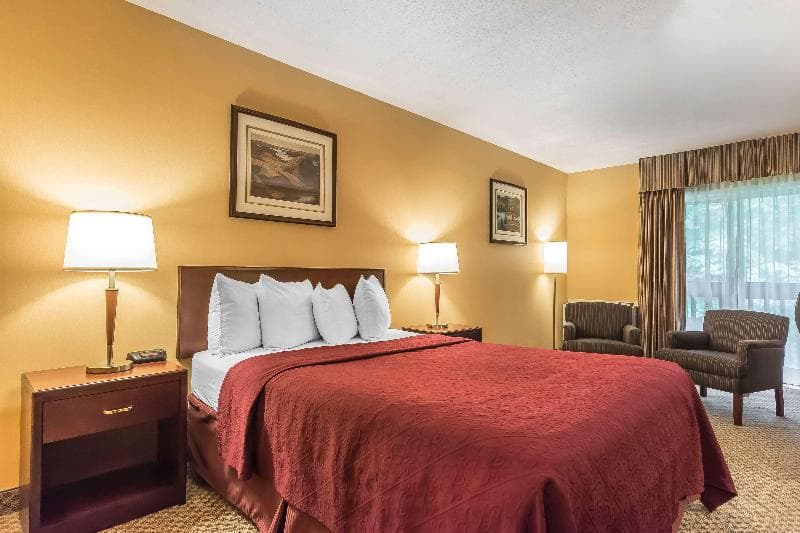 Jolly Roger Inn & Resort 3
