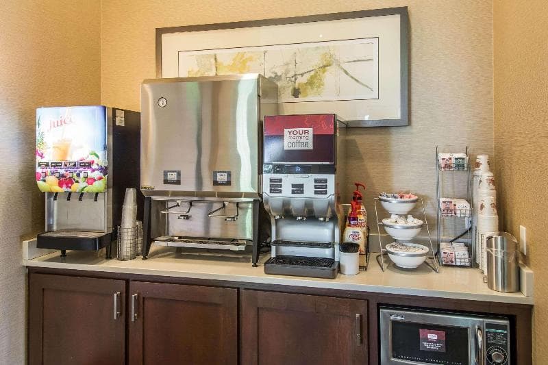 Comfort Inn & Suites main