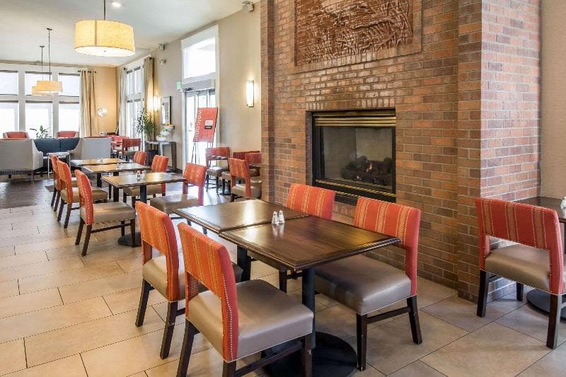 Comfort Inn & Suites 5