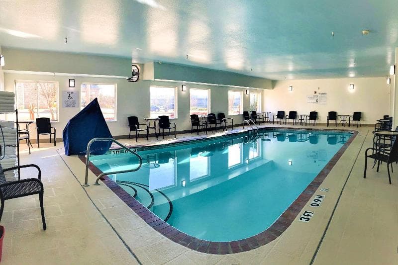 Comfort Inn & Suites 4