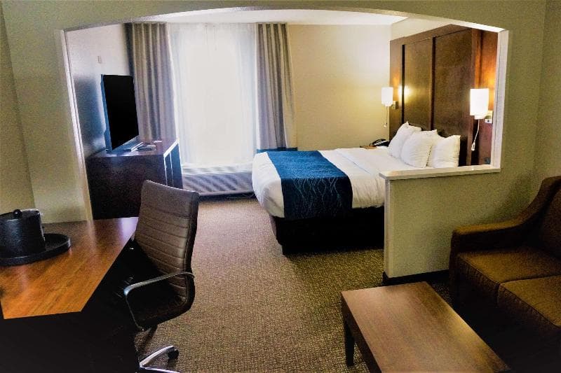 Comfort Inn & Suites photo 1