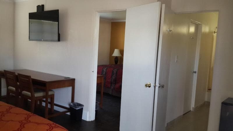 American Regency Inn 4