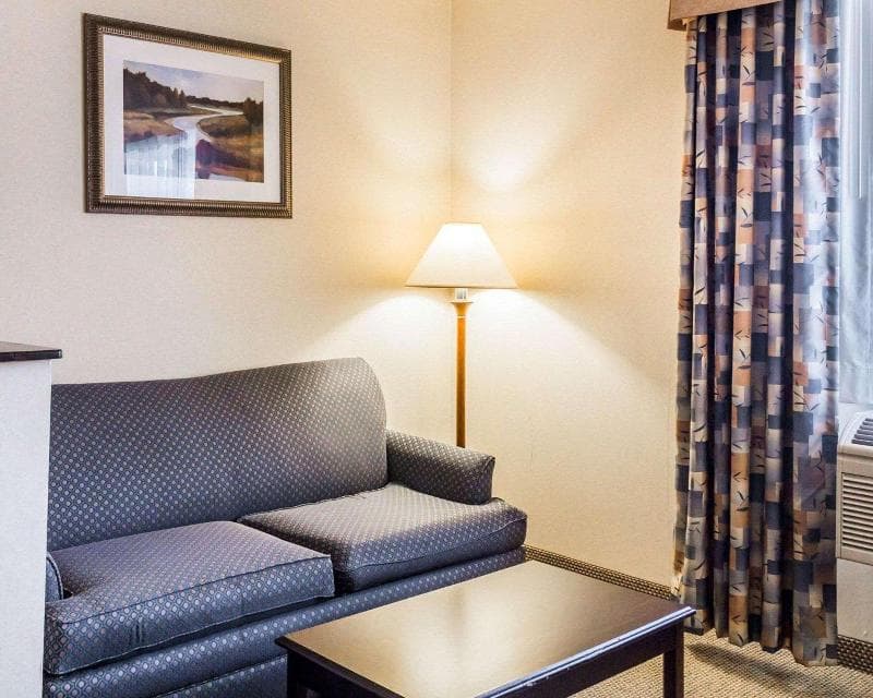 Quality Inn & Suites Westminster 4