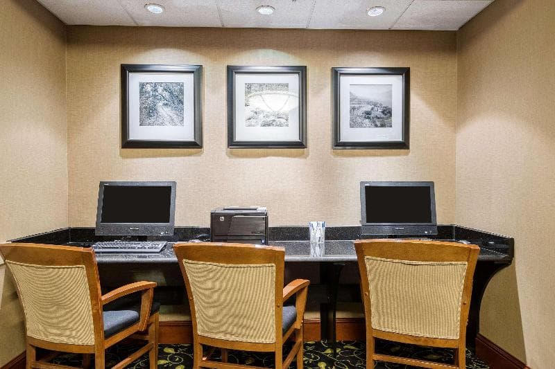 Comfort Inn And Suites Newark - Wilmington photo 1