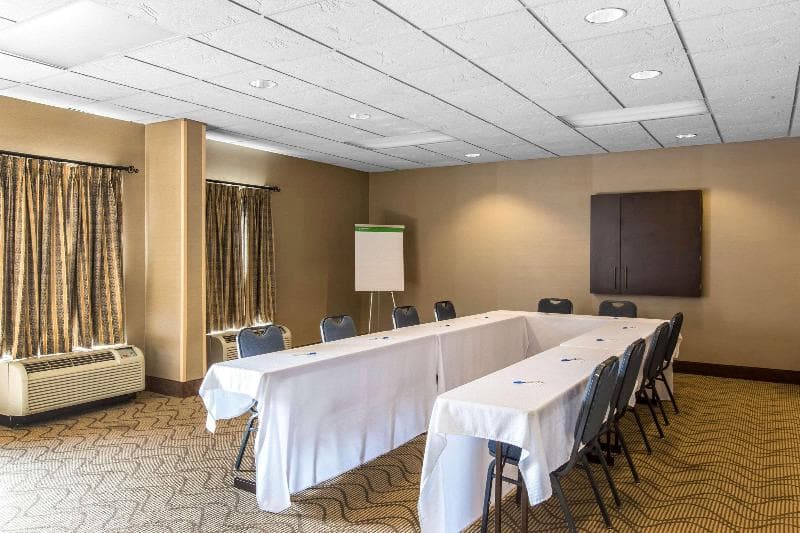 Comfort Inn & Suites photo 1