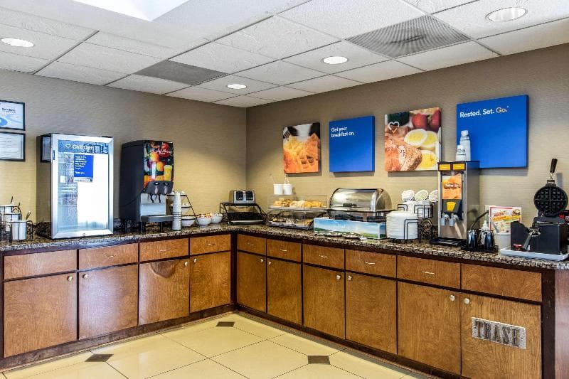 Comfort Inn & Suites 2