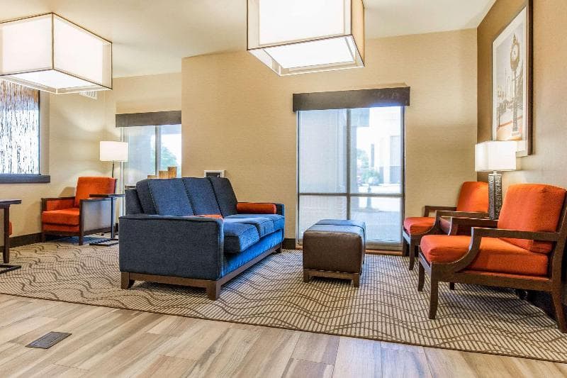 Comfort Suites Fairview Heights 4