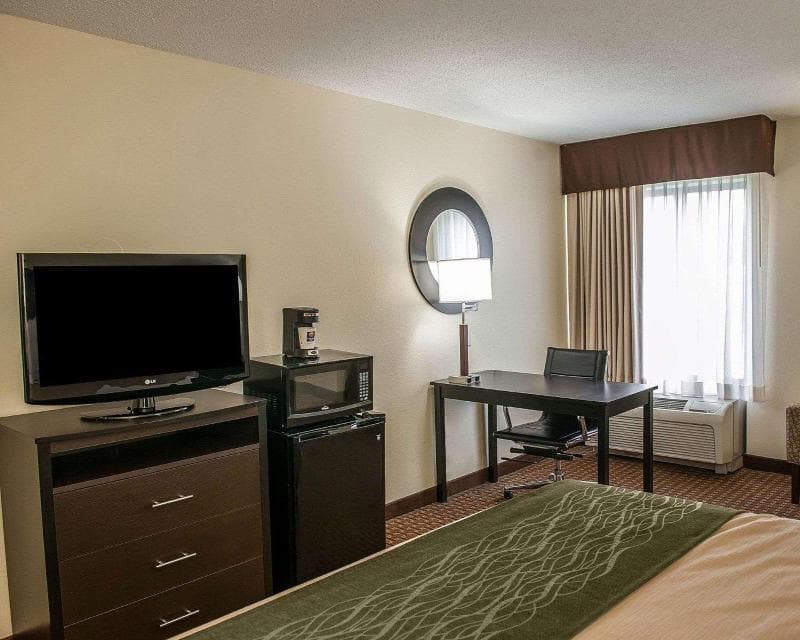 Comfort Inn & Suites 2