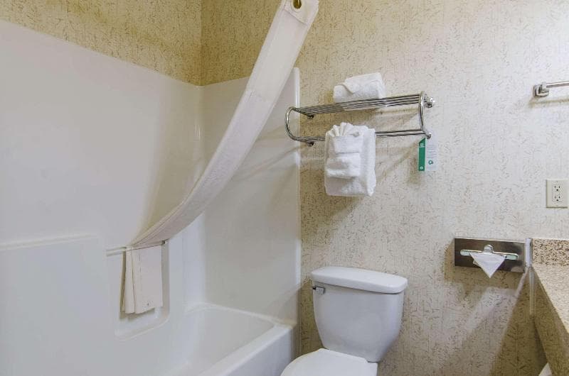 Quality Inn Near Fort Riley 5