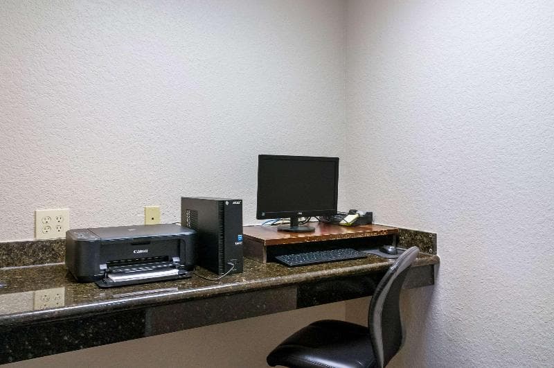 Comfort Inn & Suites photo 1