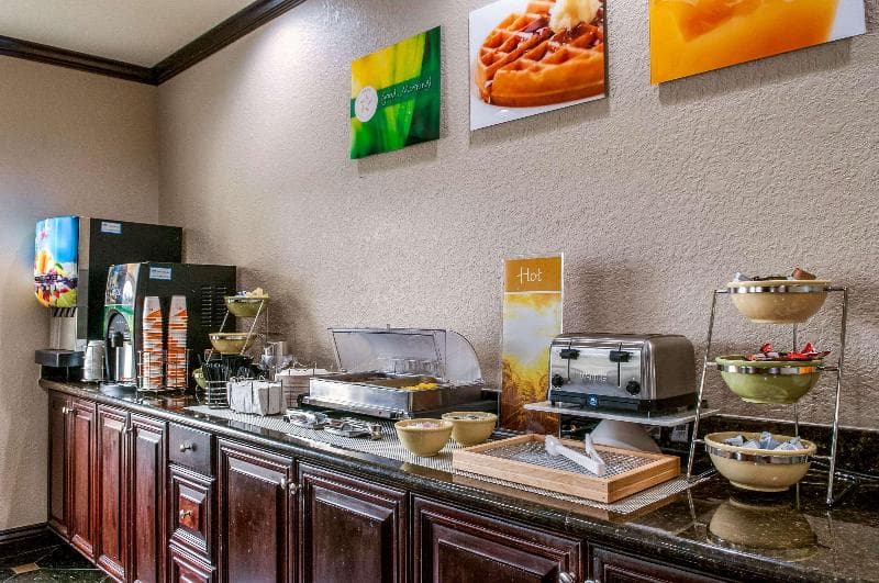 Comfort Inn & Suites 3