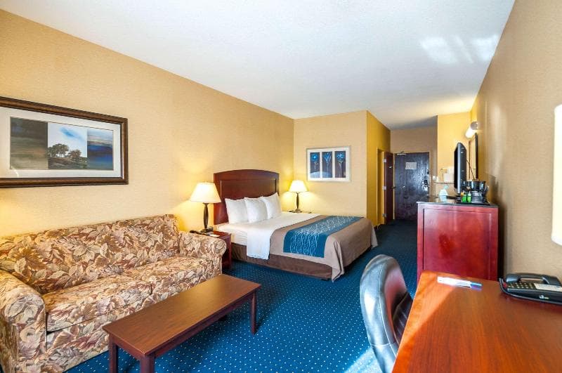Comfort Inn & Suites 2
