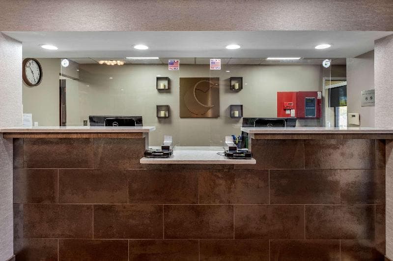 Comfort Inn Near Greenfield Village 5