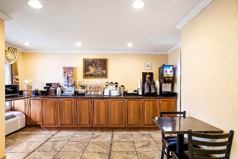 Rodeway Inn Metro Airport 2