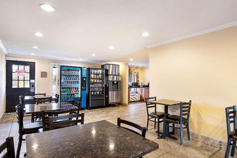 Rodeway Inn Metro Airport 4