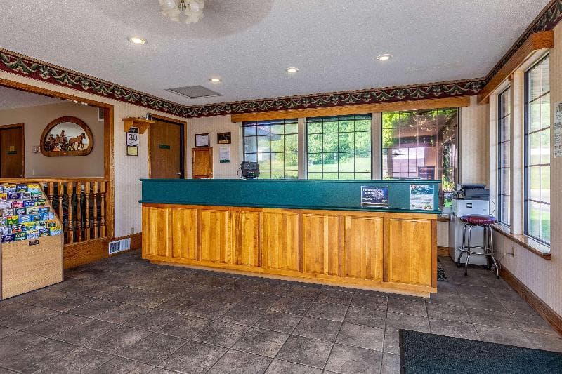 Quality Inn Lakefront 4