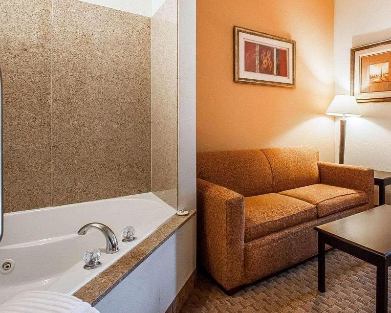 Comfort Suites Jackson 4