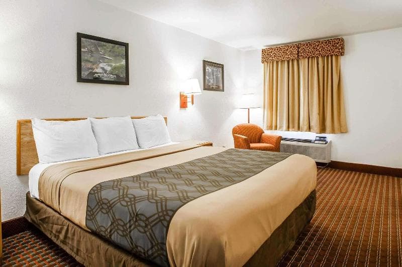 Econo Lodge Truman Inn 2
