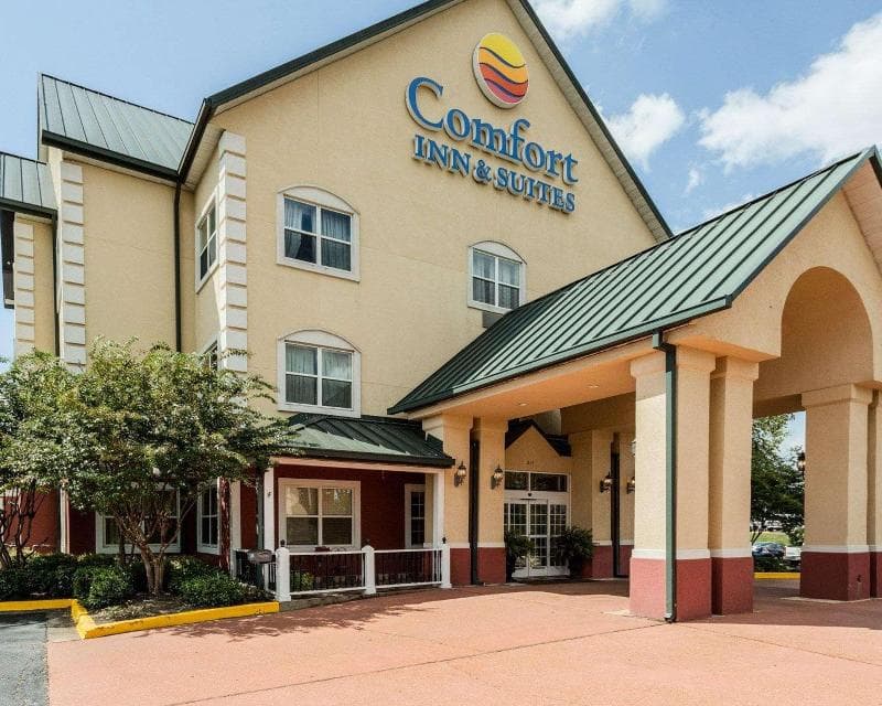 Comfort Inn & Suites 3