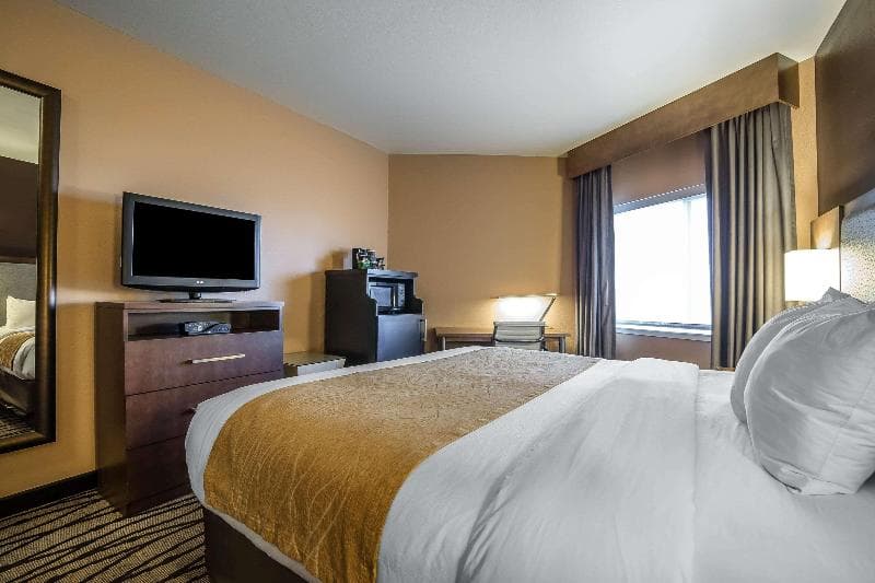 Comfort Inn & Suites Market - Airport 2