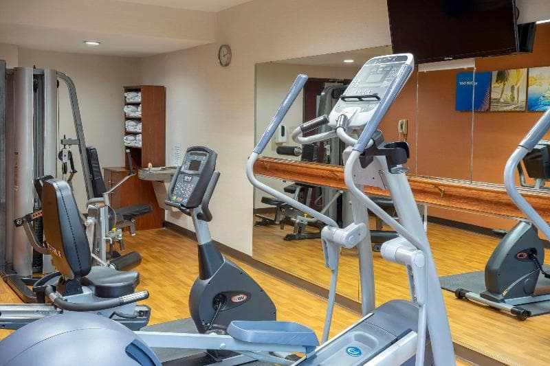 Comfort Suites Outlet Center 2