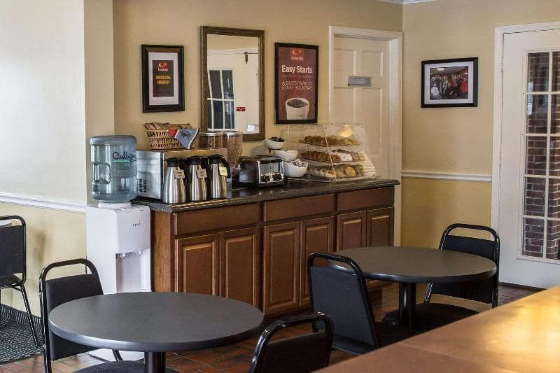 Econo Lodge Crystal Coast 3