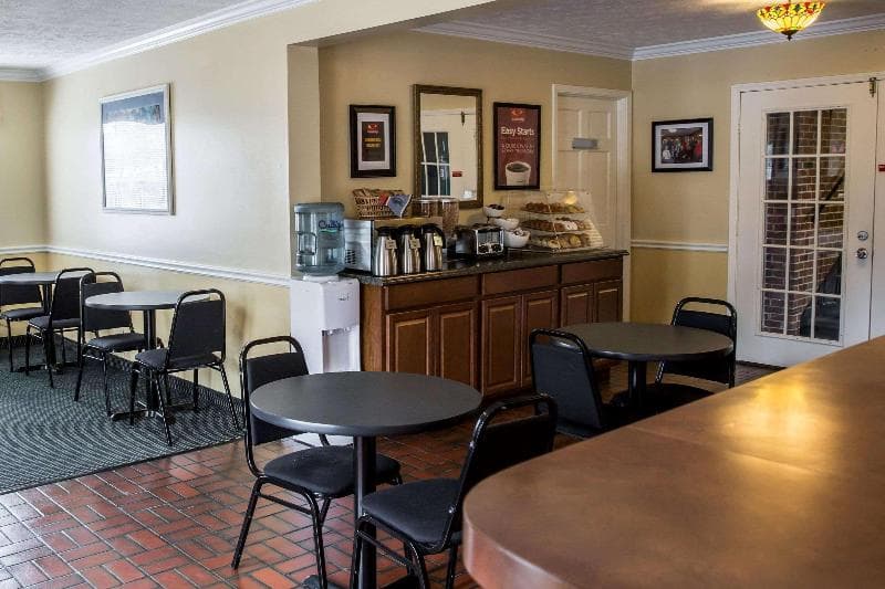 Econo Lodge Crystal Coast 5
