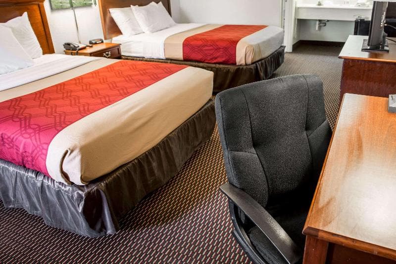 Econo Lodge Crystal Coast 4