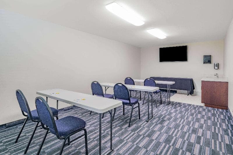 Days Inn & Suites by Wyndham Oxford photo 1