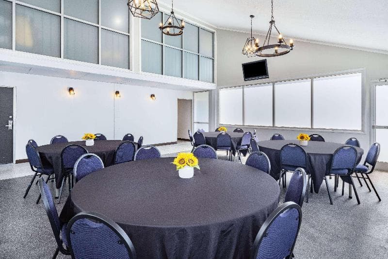 Days Inn & Suites by Wyndham Oxford 2