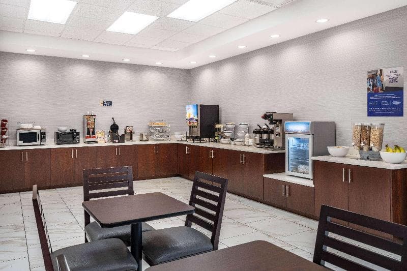 Days Inn & Suites by Wyndham Oxford 5