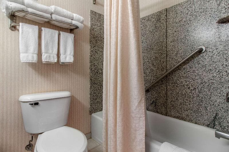Norfolk Lodge & Suites, An Ascend Collection Hotel 3
