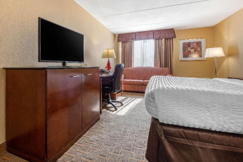 Clarion Hotel Marina & Conference Center 4