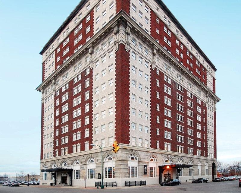 DoubleTree by Hilton Utica 5