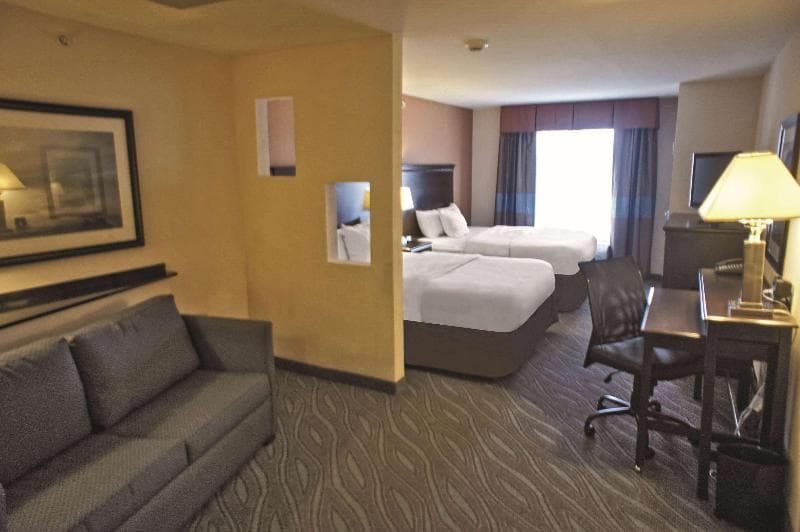 La Quinta Inn & Suites by Wyndham Edmond 3