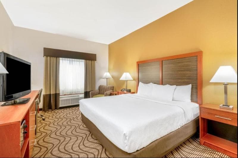 La Quinta Inn & Suites Oklahoma City-Midwest City 3