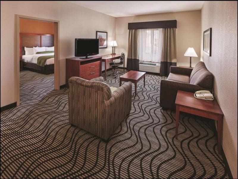 La Quinta Inn & Suites Oklahoma City-Midwest City 4
