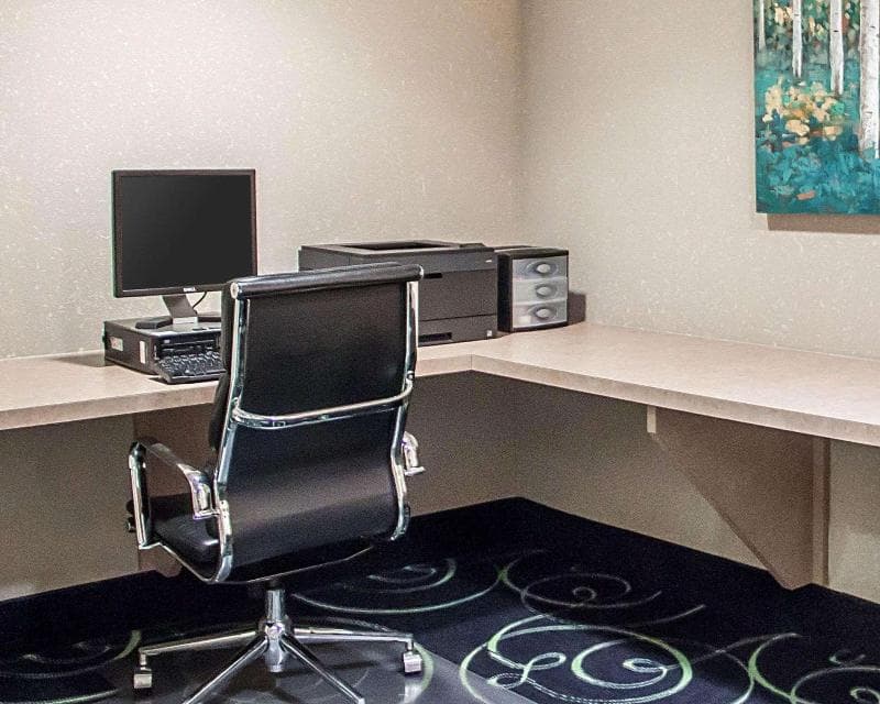 Comfort Inn & Suites 3