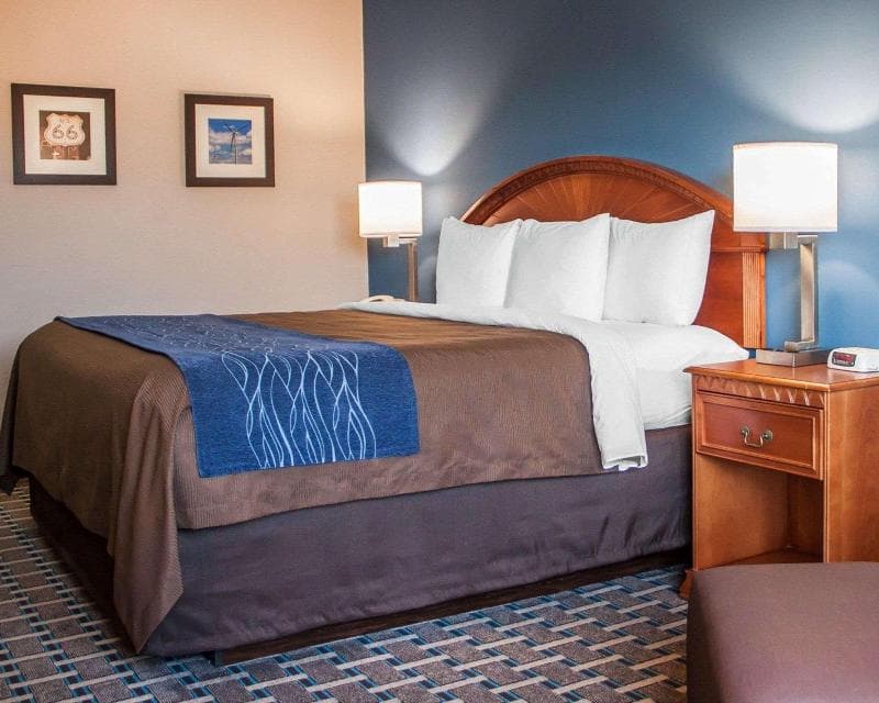 Comfort Inn & Suites 2