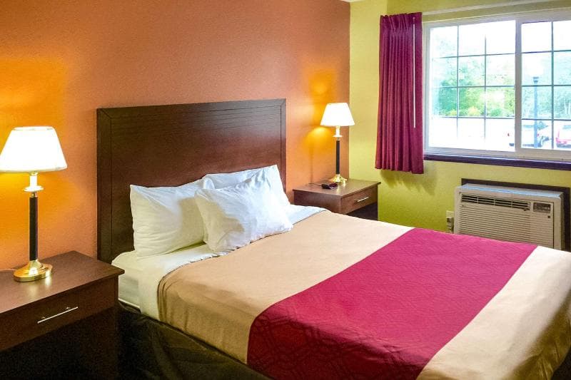Rodeway Inn Willamette River 3