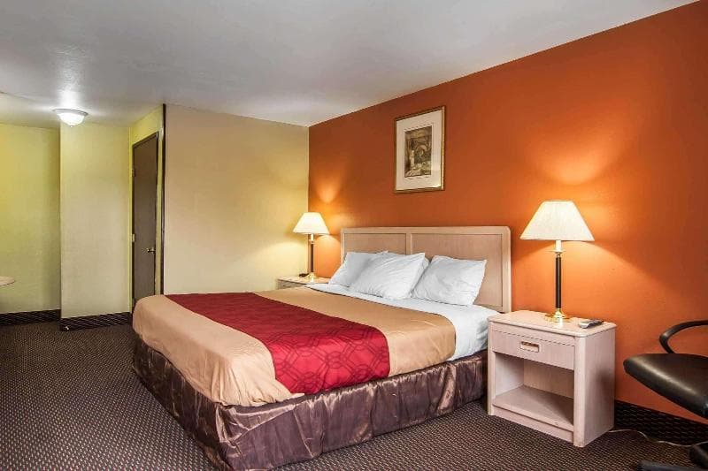 Rodeway Inn Willamette River 5
