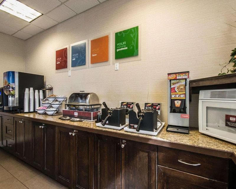 Comfort Inn & Suites Surrey Hotel 5