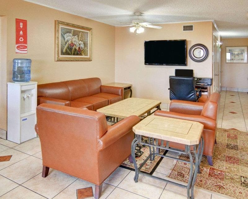 Super 8 by Wyndham Decatur Texas 3