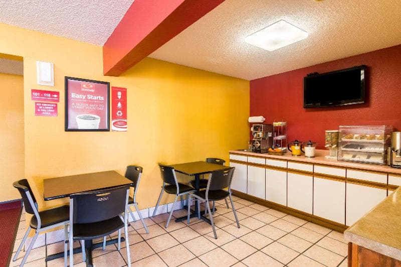 Econo Lodge Dumas 4