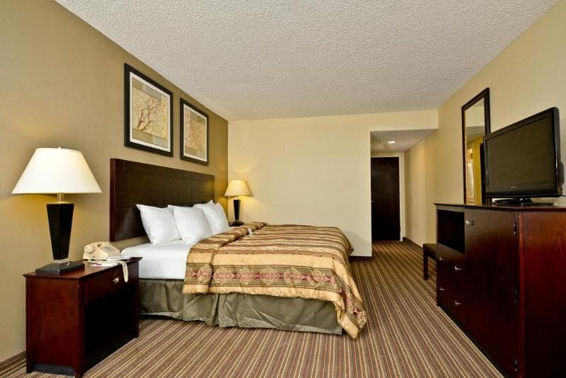 Clarion Hotel San Angelo Near Convention Center 4