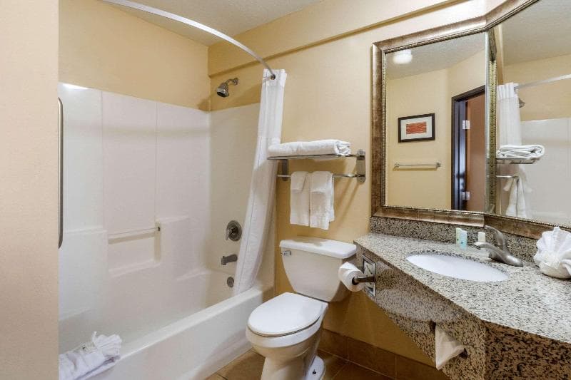 Quality Inn Logan Near University 4